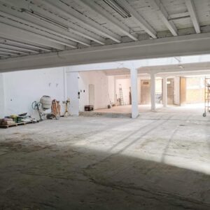 Gran LOCAL en VENTA en el centro de Mollerussa, con acceso por 2 calles.