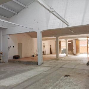 Gran LOCAL en ALQUILER en el centro de Mollerussa, con acceso por 2 calles.