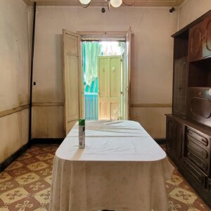 Casa en el centro del pueblo a reformar a tu antojo.