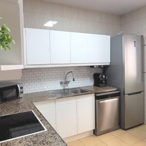 Casa sostenible amb plaques elèctriques i carregador elèctric a Bell-lloc.