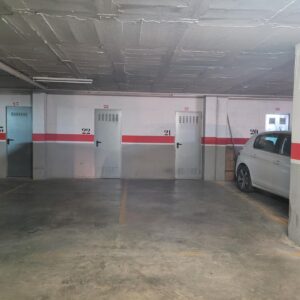 Alquiler de plaza de aparcamiento de 14 m con trastero de 8 m