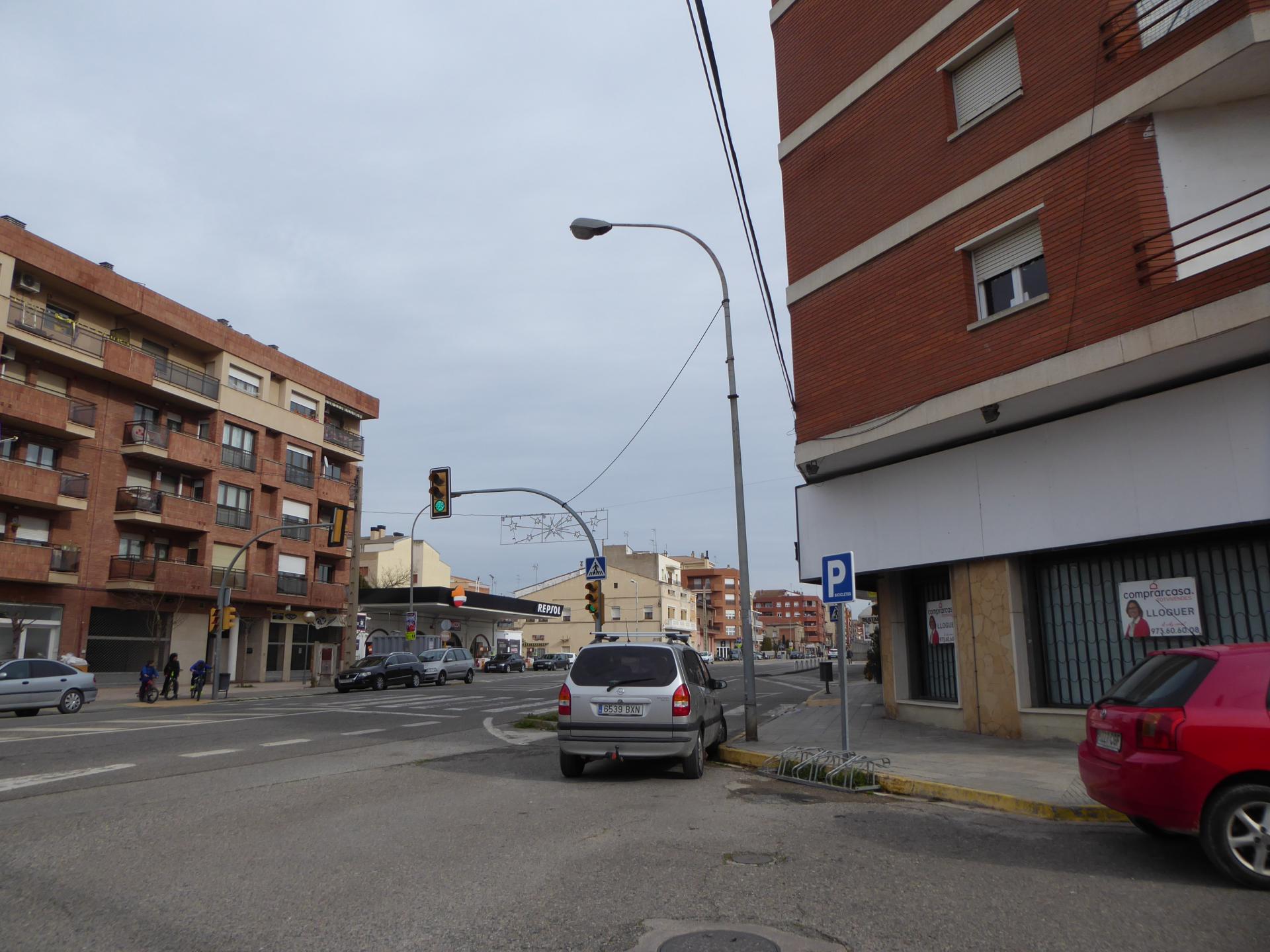 030276200_26fe98828fd6b7a644432cd93bc671d1