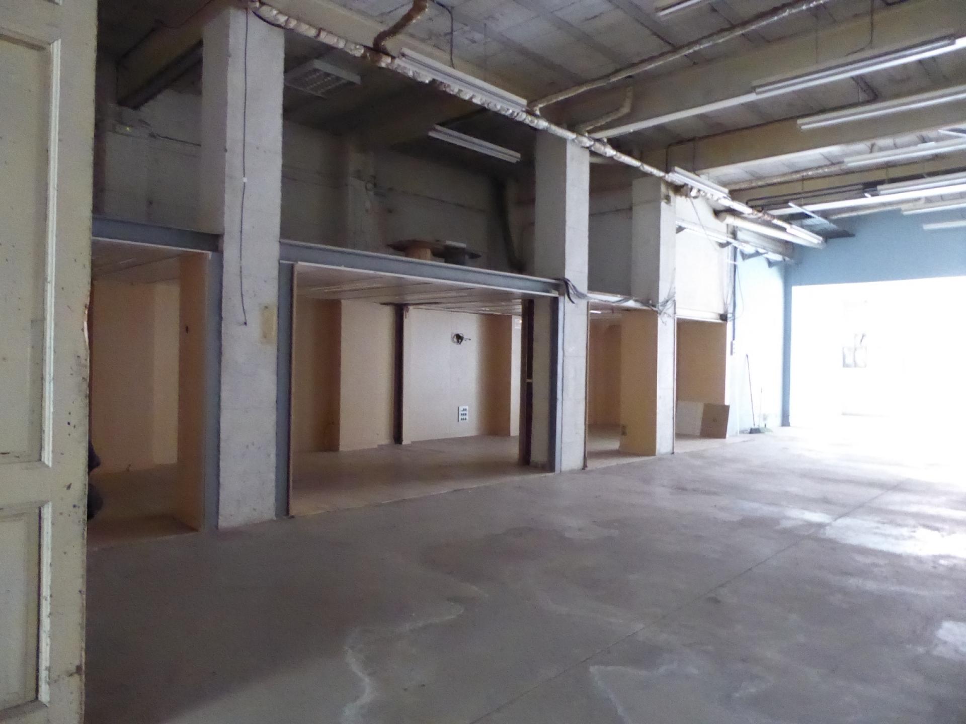 048905400_4a618f42ea6a46be3b41867eb92cb29d