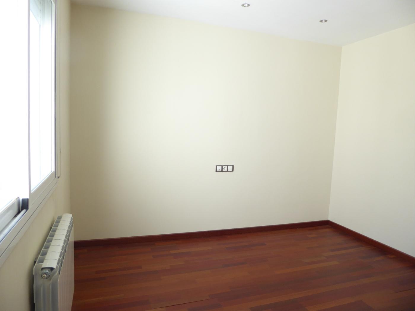 079286200_9875a88e886831492bf294fc75718731