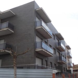 EDIFICI EN CONSTRUCCIÓ, pràcticament acabat.