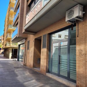 Local comercial en VENDA a Lleida.