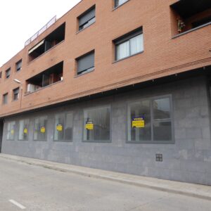 ¡Amplio local en venta y en alquiler en Mollerussa   Polivalente y muy luminoso!