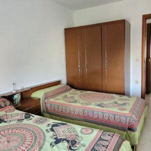 Amplio piso en Linyola, de cuatro habitaciones con cocina nueva a estrenar.